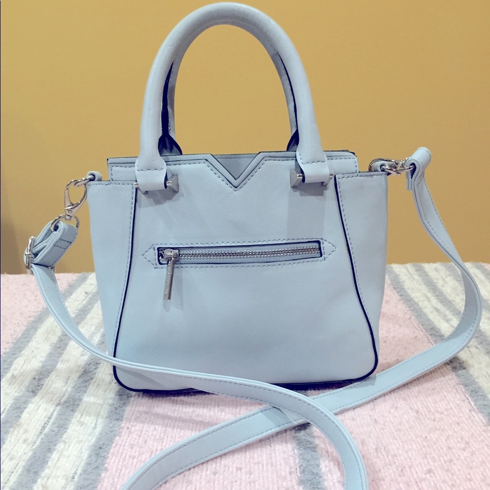 NWOT, Danielle Nicole Crossbody in pale blue - Picture 3 of 11